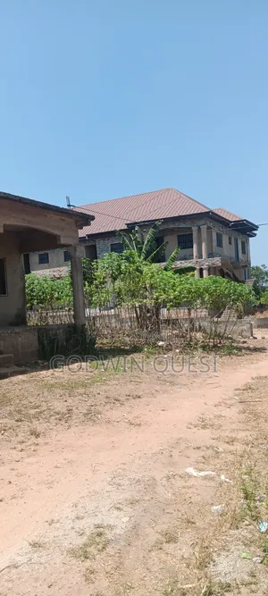 6bdrm House in Nsawam Adoagyiri Municipal for sale