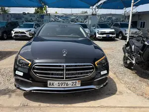 Mercedes-Benz E300 2022 Black