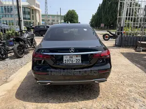 Mercedes-Benz E300 2022 Black