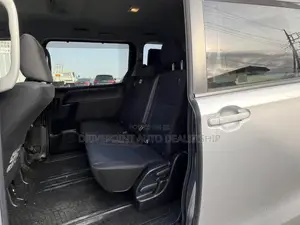 Toyota Voxy 2016 Silver
