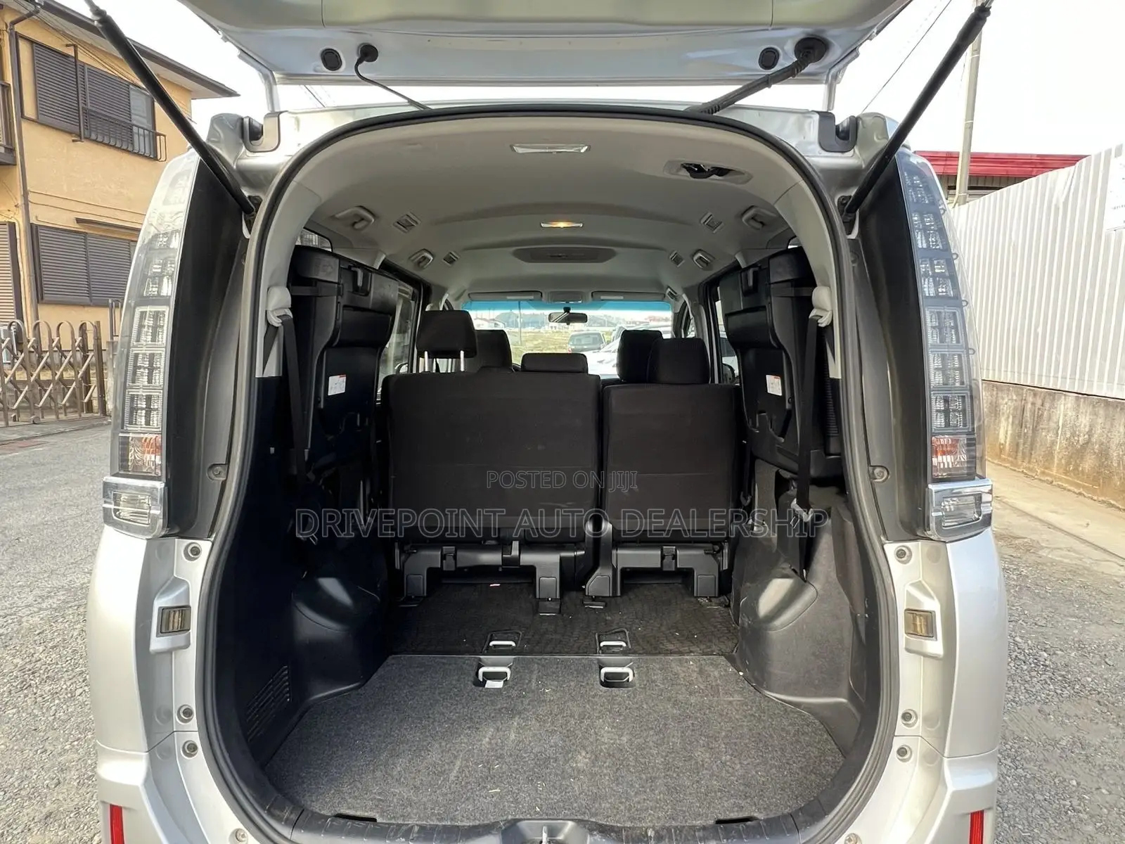 Toyota Voxy 2016 Silver