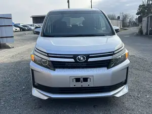 Toyota Voxy 2016 Gray
