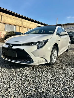 Toyota Corolla SE (1.8L 4cyl 2A) 2018 White