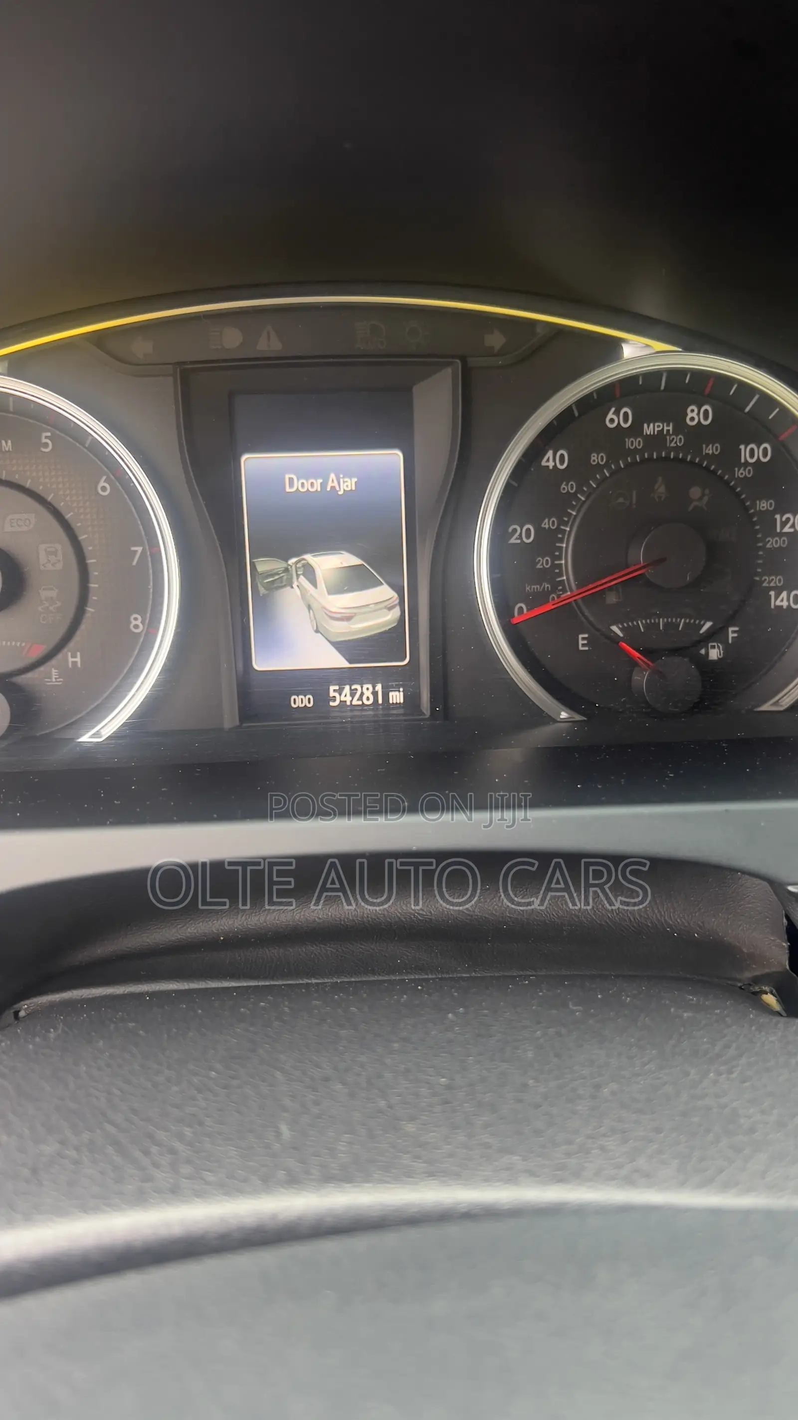 Toyota Camry SE 4dr Sedan (2.5L 4cyl 6A) 2015 White