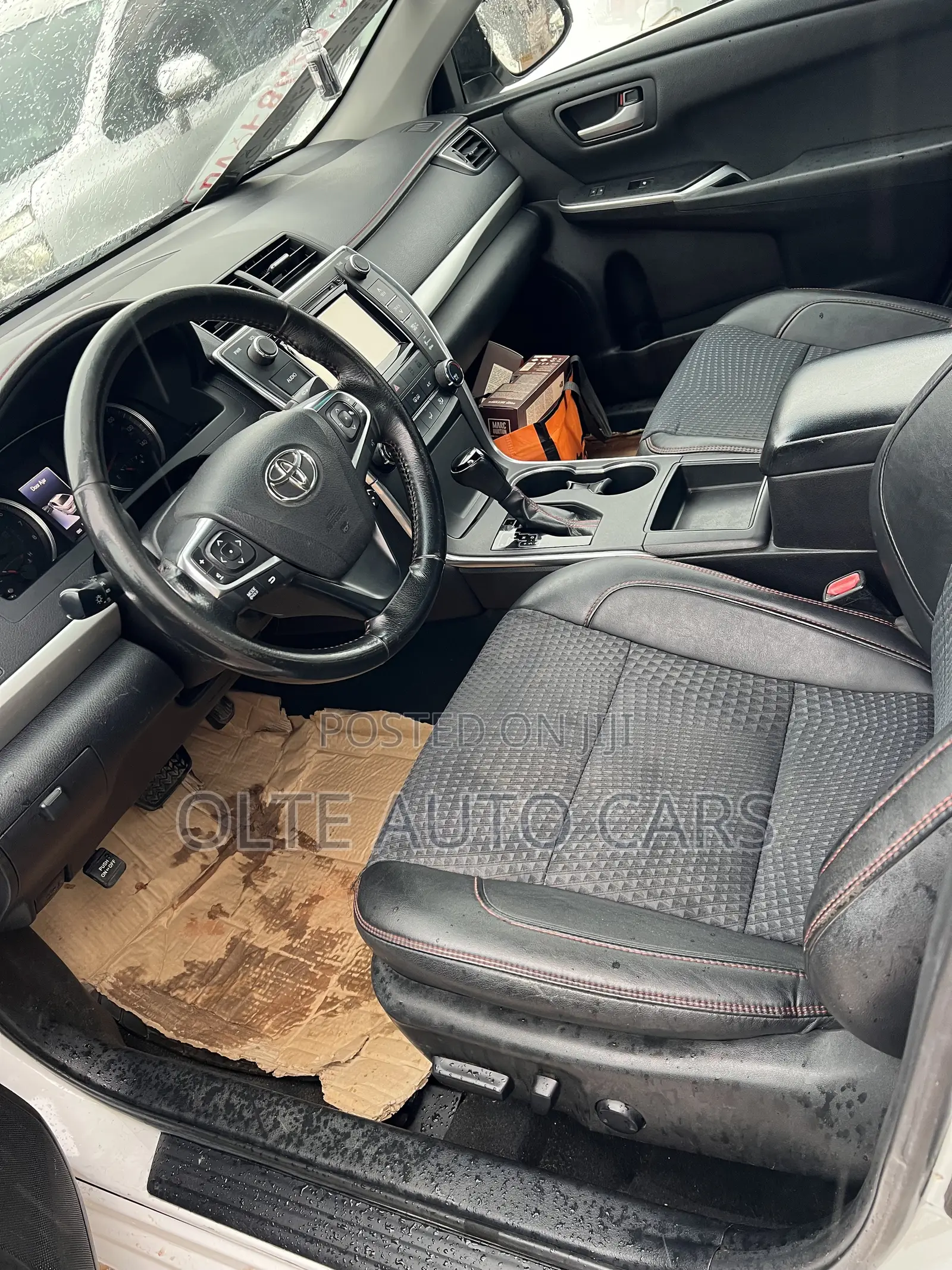 Toyota Camry SE 4dr Sedan (2.5L 4cyl 6A) 2015 White