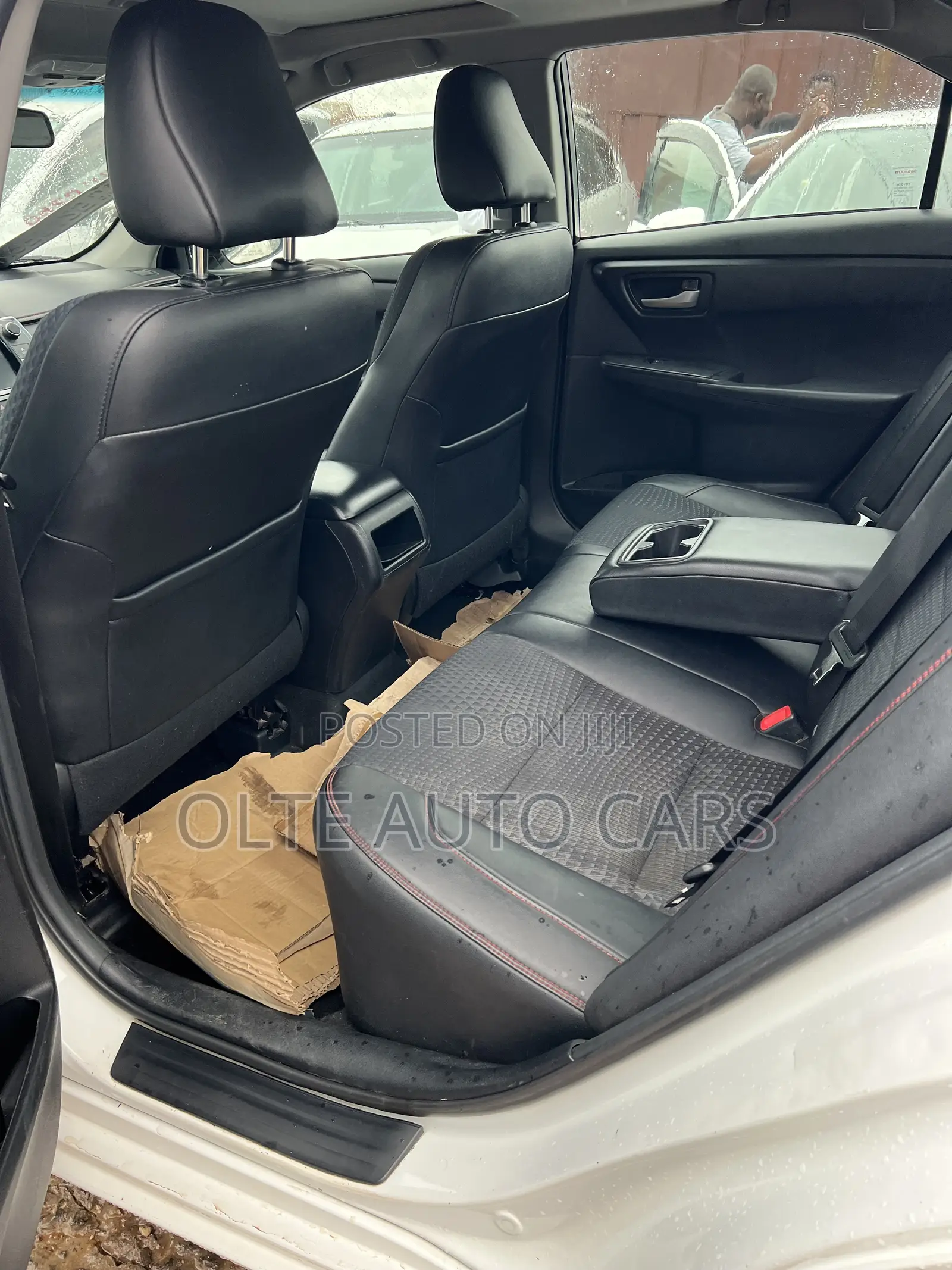 Toyota Camry SE 4dr Sedan (2.5L 4cyl 6A) 2015 White