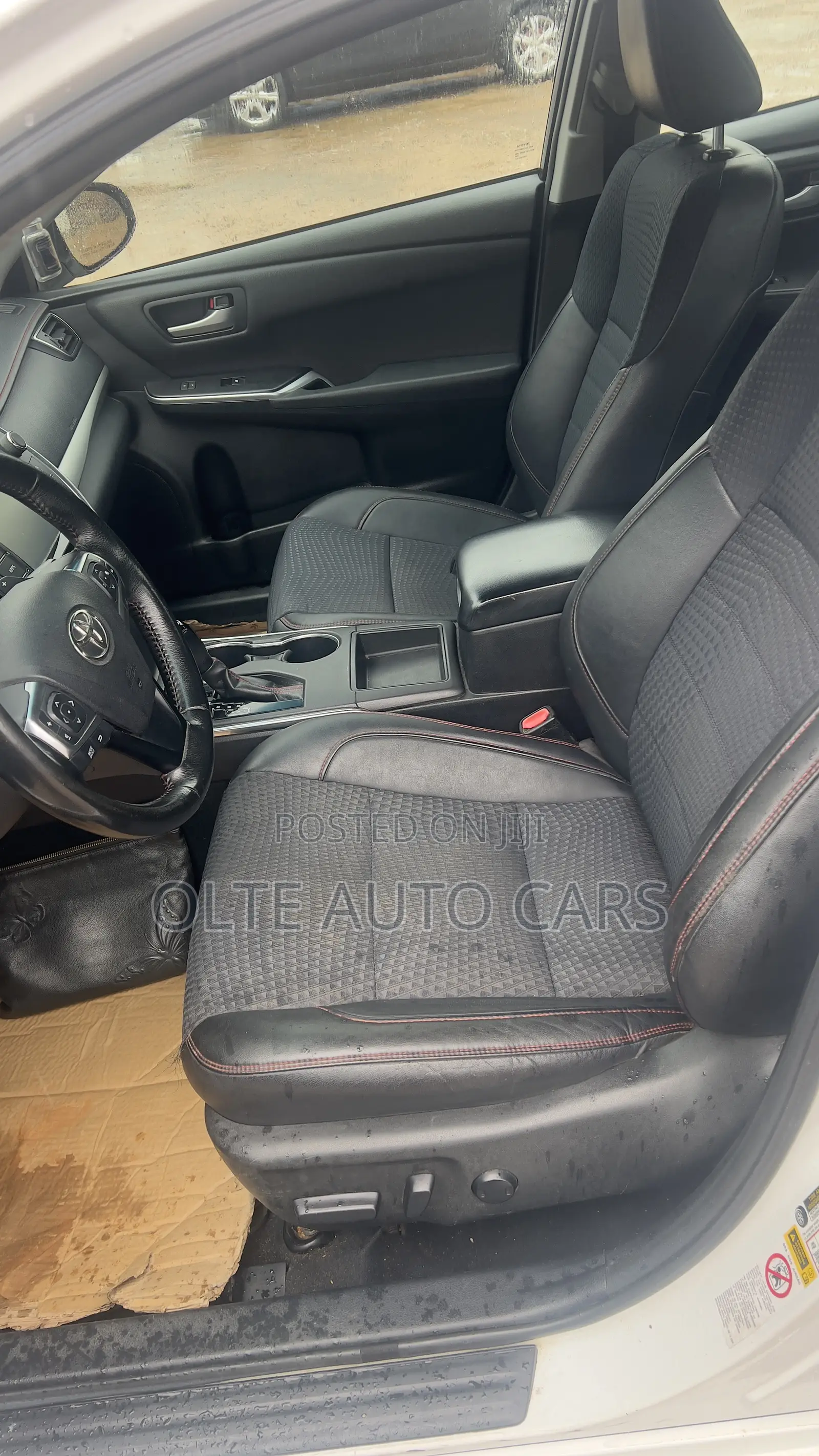 Toyota Camry SE 4dr Sedan (2.5L 4cyl 6A) 2015 White