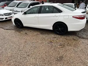 Toyota Camry SE 4dr Sedan (2.5L 4cyl 6A) 2015 White