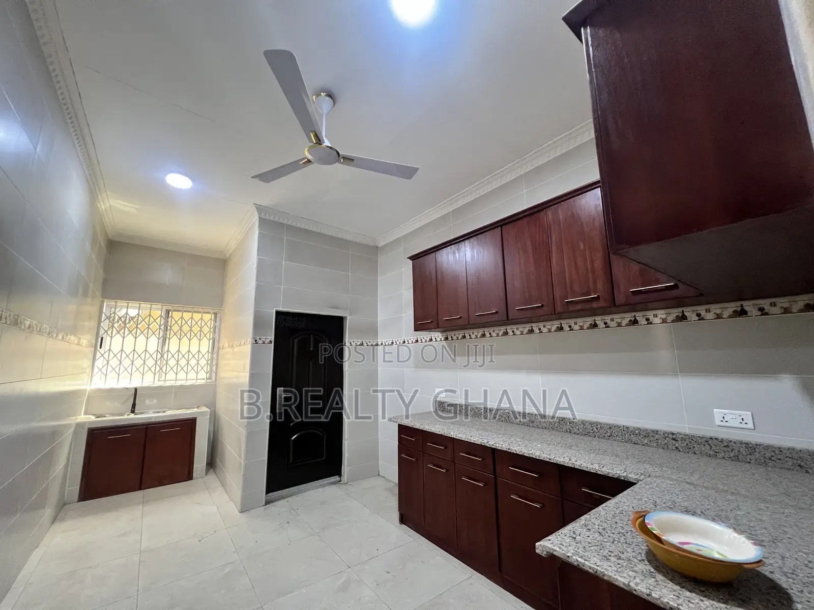 3bdrm House in Green Hotel Stretch, Spintex for rent