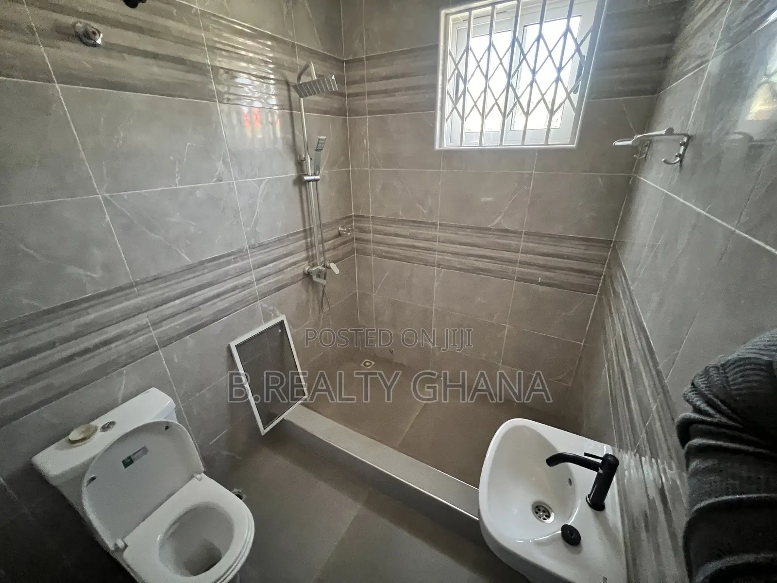 3bdrm House in Green Hotel Stretch, Spintex for rent