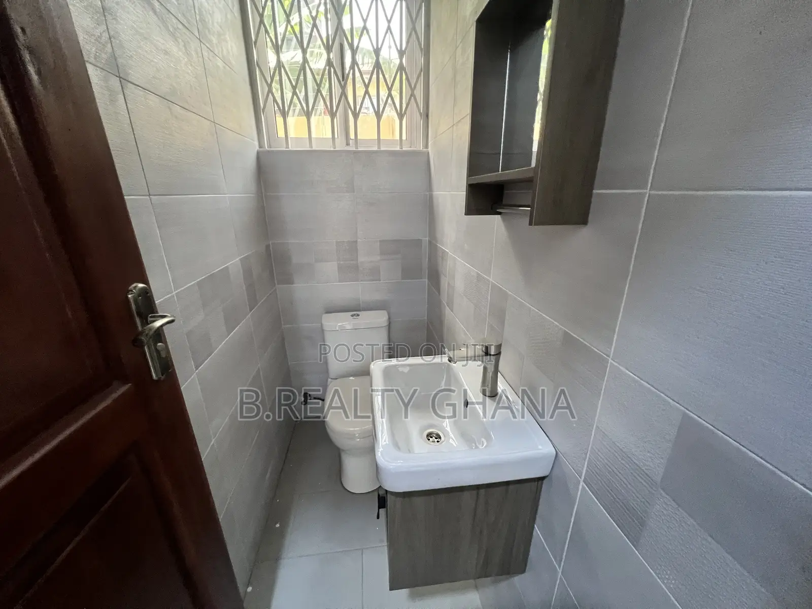 3bdrm House in Green Hotel Stretch, Spintex for rent