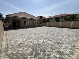 3bdrm House in Green Hotel Stretch, Spintex for rent