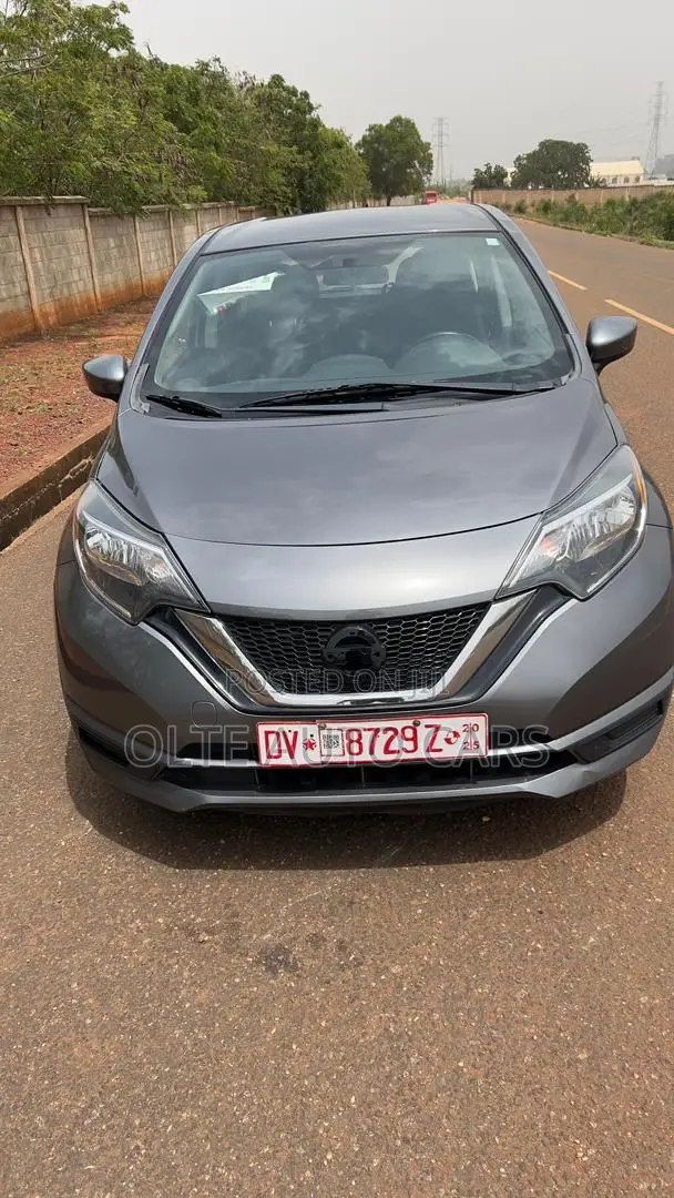 Nissan Versa 1.6 SV 2019 Gray