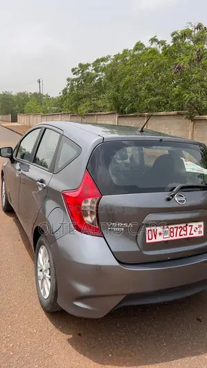 Nissan Versa 1.6 SV 2019 Gray