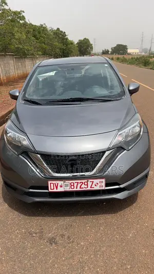 Nissan Versa 1.6 SV 2019 Gray