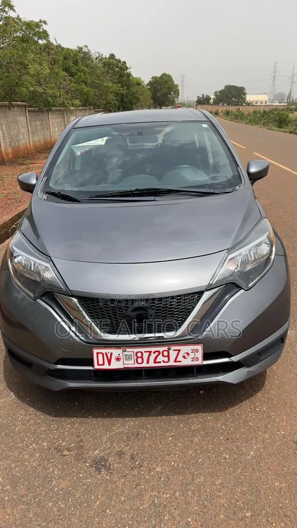 Nissan Versa 1.6 SV 2019 Gray