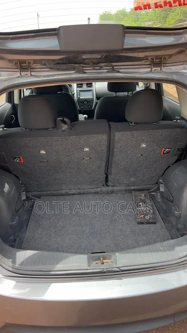 Nissan Versa 1.6 SV 2019 Gray