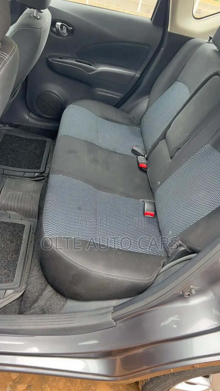 Nissan Versa 1.6 SV 2019 Gray