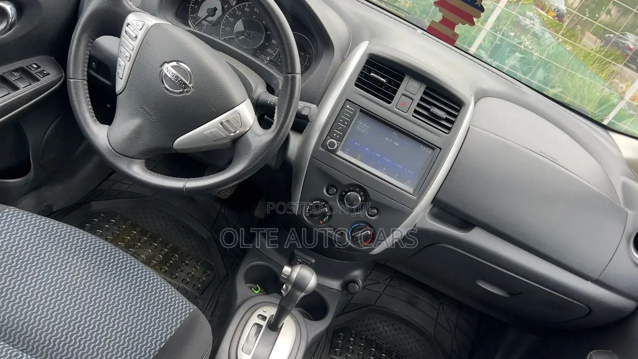 Nissan Versa 1.6 SV 2019 Gray