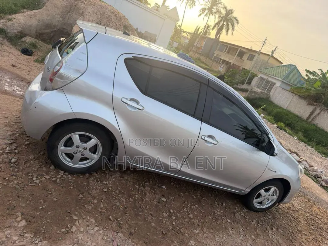 Toyota Aqua 2012 Silver