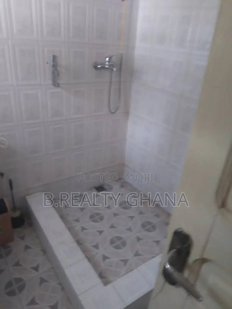 5bdrm House in Grada Estate, Spintex for rent