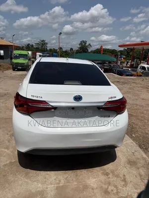 Toyota Corolla XLE (1.8L 4cyl 2A) 2018 White