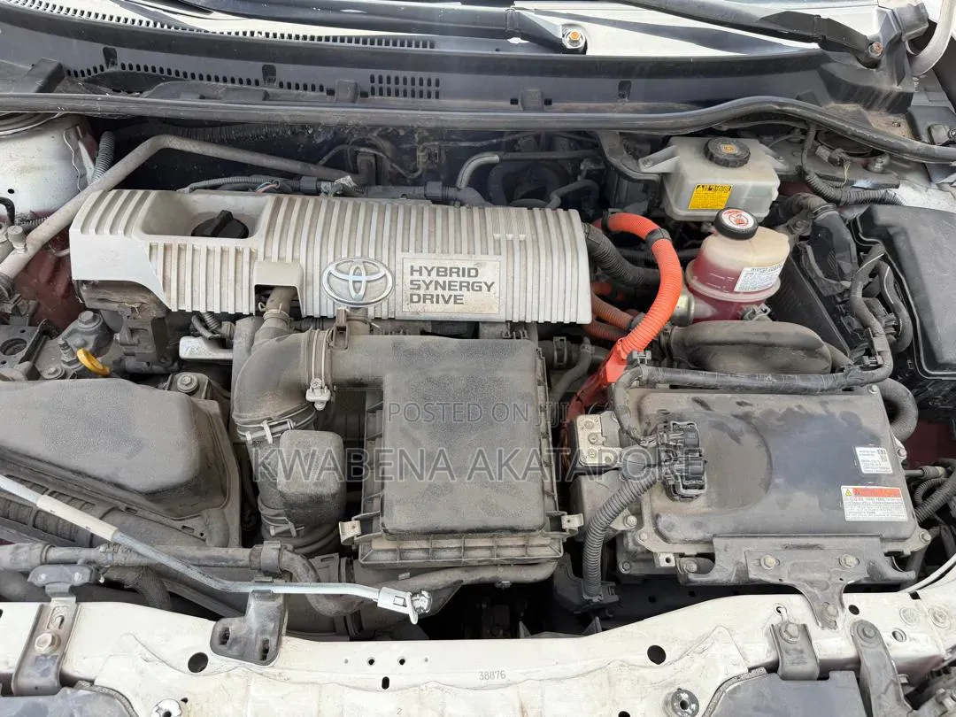 Toyota Corolla XLE (1.8L 4cyl 2A) 2018 White