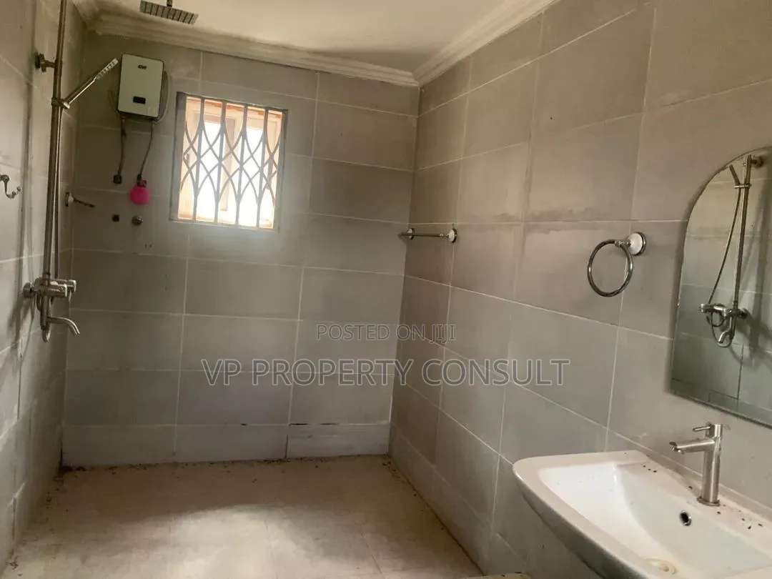 3bdrm House in Oyarifa Mall Area for sale