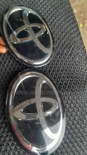 Original Home Used Highlander Front Glass Crown With Sensor Available
