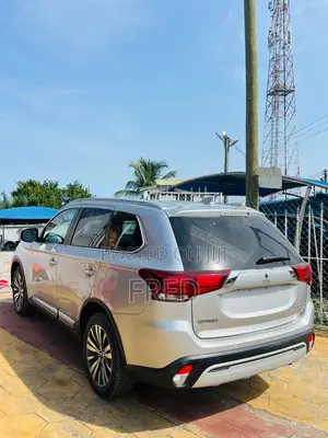 Mitsubishi Outlander SEL AWC 2019 Silver