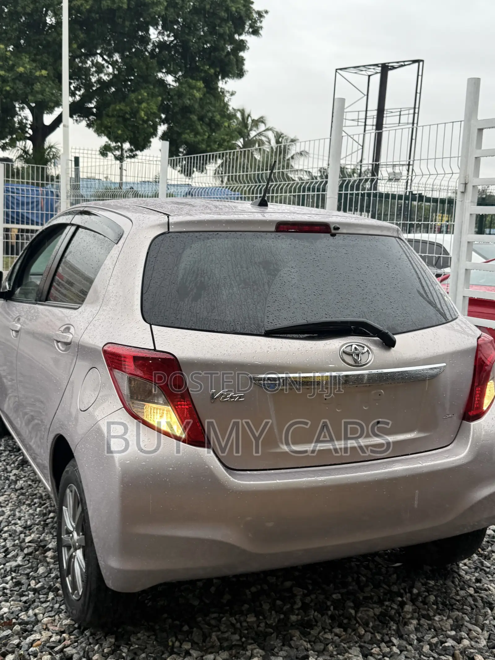 Toyota Vitz 1.3 AWD 3dr 2014 Gray