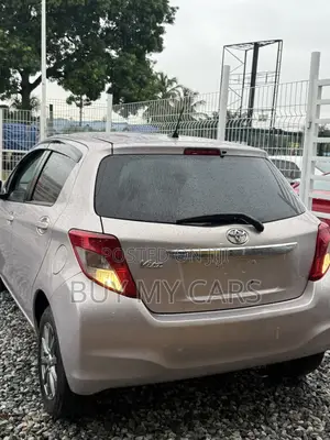 Toyota Vitz 1.3 AWD 3dr 2014 Gray