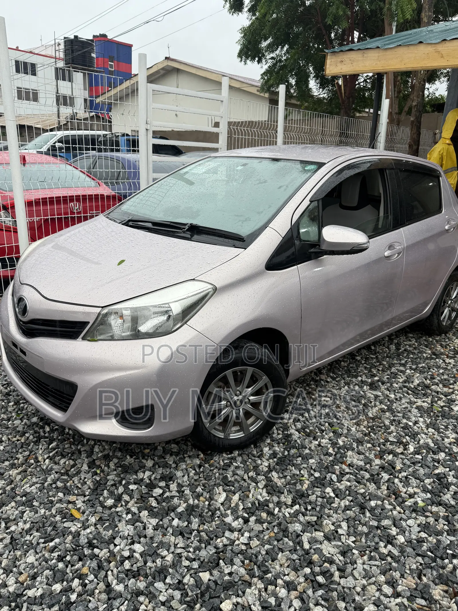 Toyota Vitz 1.3 AWD 3dr 2014 Gray