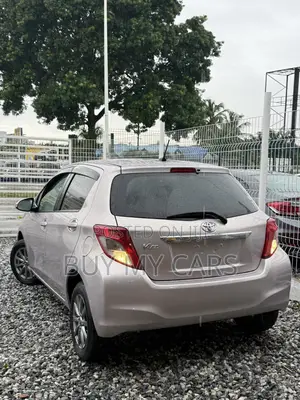 Toyota Vitz 1.3 AWD 3dr 2014 Gray