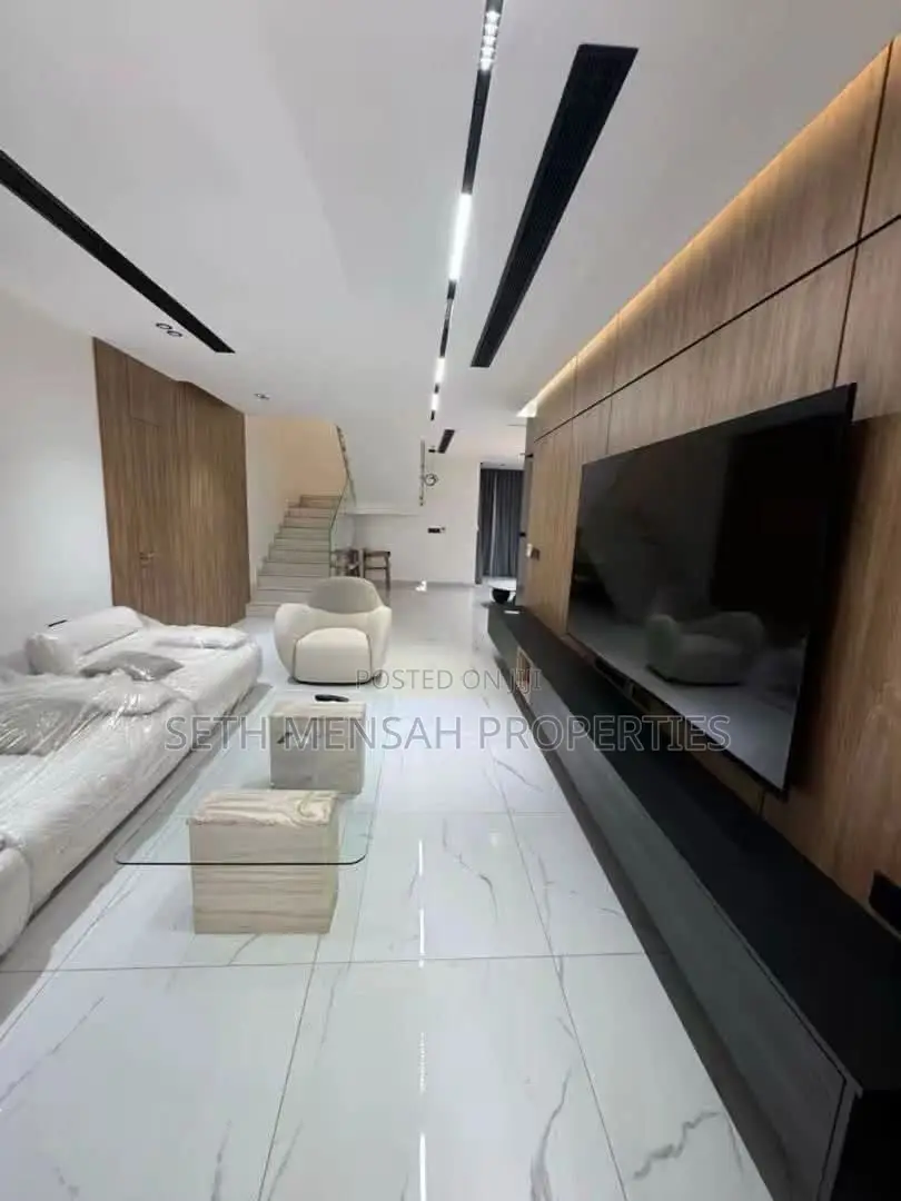 4bdrm House in 4 Bedroom Townhouse, Airport Residential Area for sale