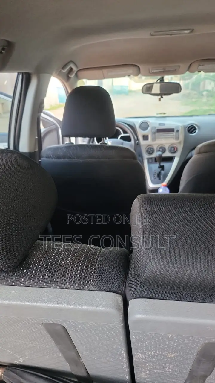 Pontiac Vibe 2010 Gray