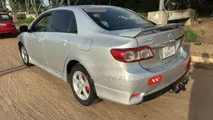 Toyota Corolla LE Special Edition 4dr Sedan (1.8L 4cyl 4A) 2013 Silver