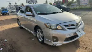 Toyota Corolla LE Special Edition 4dr Sedan (1.8L 4cyl 4A) 2013 Silver