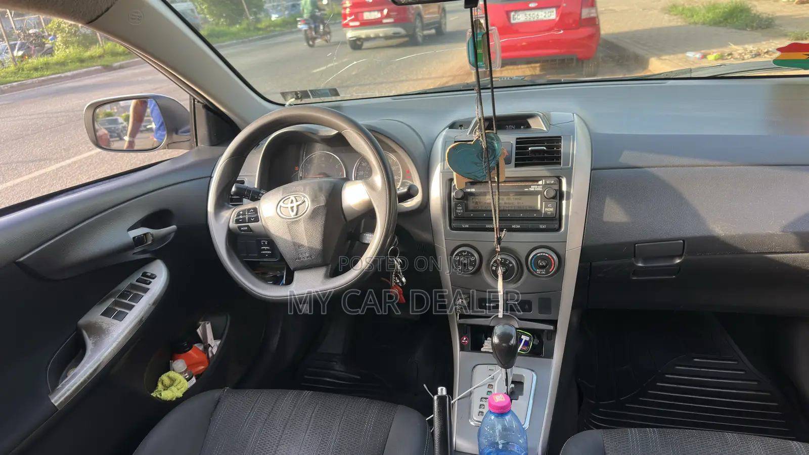 Toyota Corolla LE Special Edition 4dr Sedan (1.8L 4cyl 4A) 2013 Silver