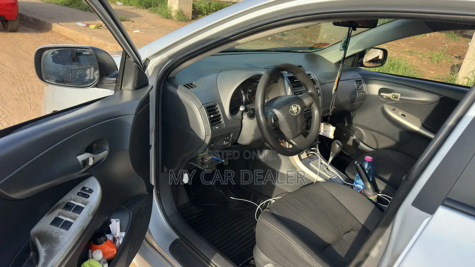 Toyota Corolla LE Special Edition 4dr Sedan (1.8L 4cyl 4A) 2013 Silver