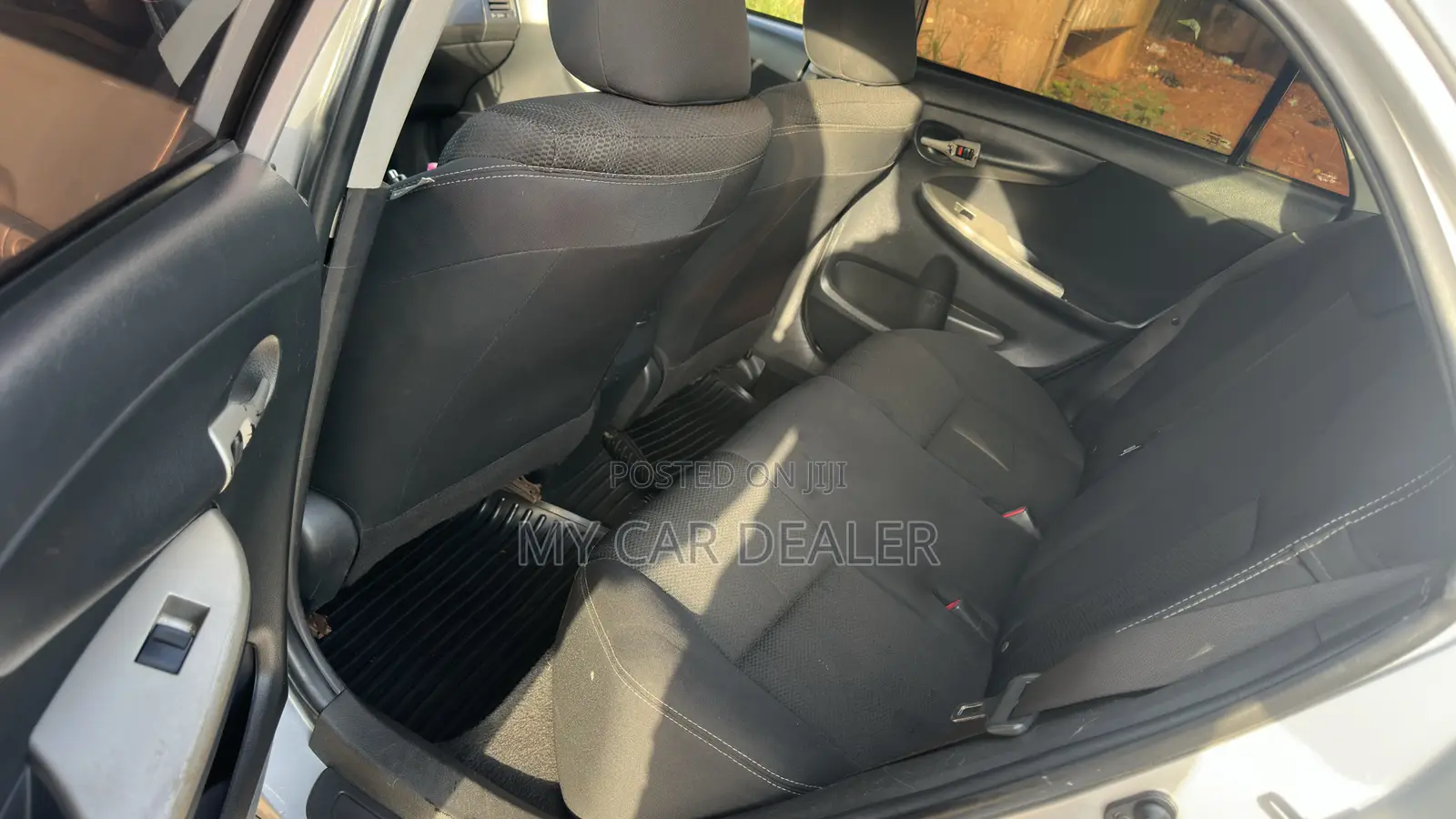 Toyota Corolla LE Special Edition 4dr Sedan (1.8L 4cyl 4A) 2013 Silver