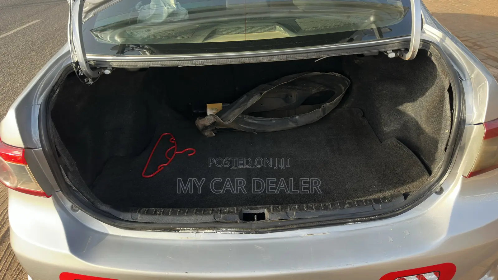 Toyota Corolla LE Special Edition 4dr Sedan (1.8L 4cyl 4A) 2013 Silver