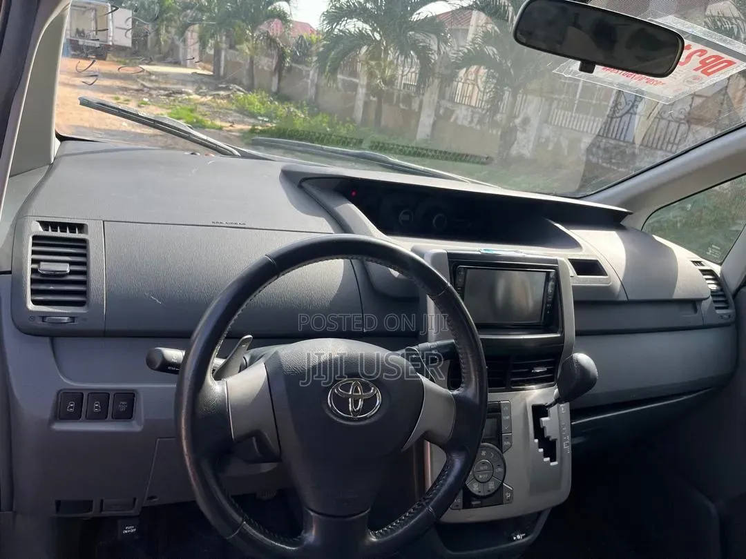 Toyota Voxy 2011 Black