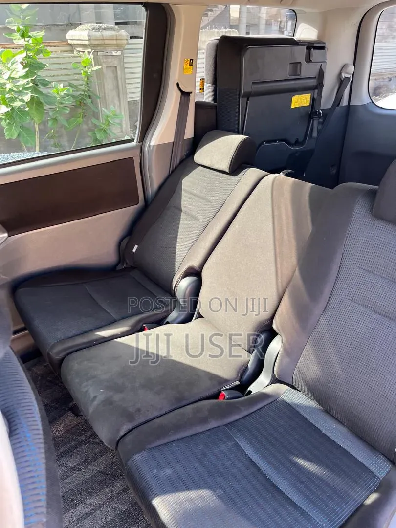 Toyota Voxy 2011 Black
