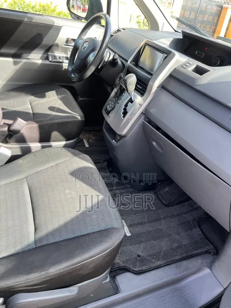 Toyota Voxy 2011 Black