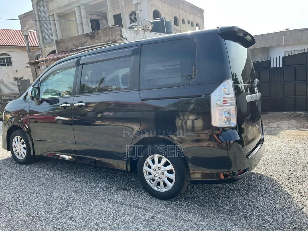 Toyota Voxy 2011 Black