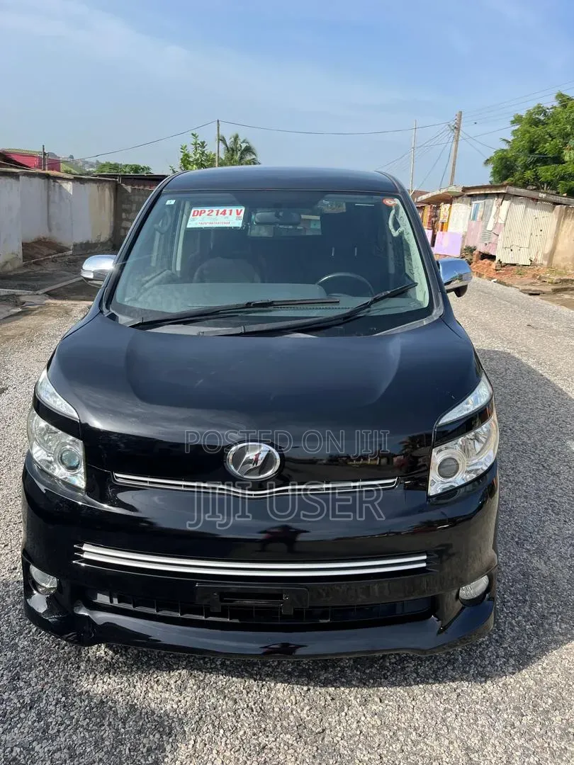 Toyota Voxy 2011 Black