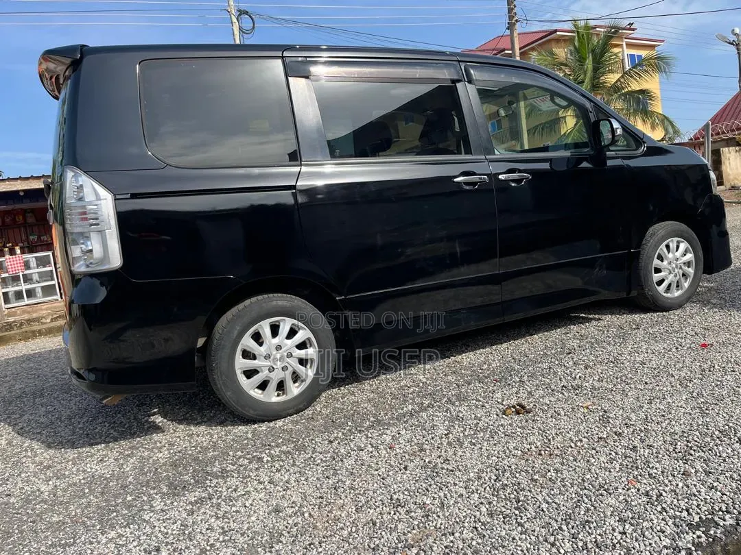Toyota Voxy 2011 Black