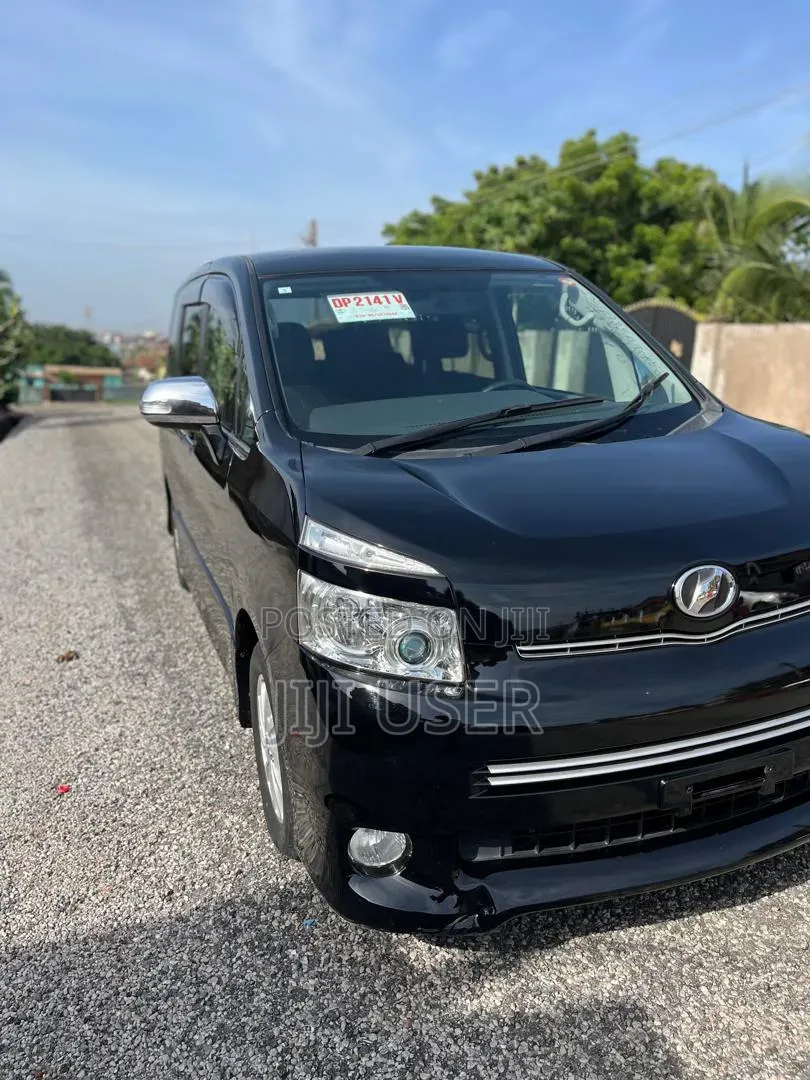 Toyota Voxy 2011 Black