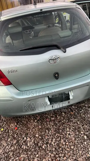 Toyota Vitz 2010 Pearl